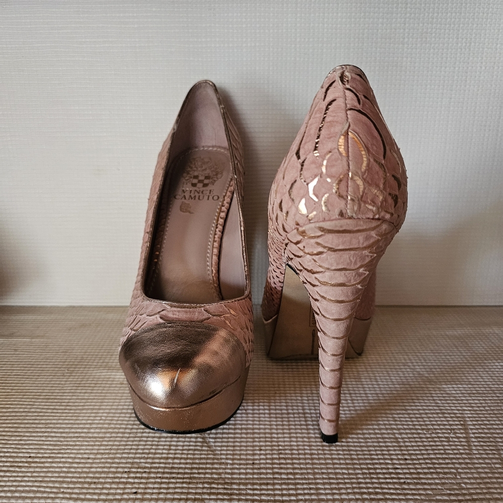 Vince Camuto size 6.5 Rose Gold leather Heels